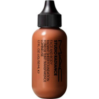 MAC Studio Radiance sejas un ķermeņa starojošs viegls tonālais krēms 50 ml